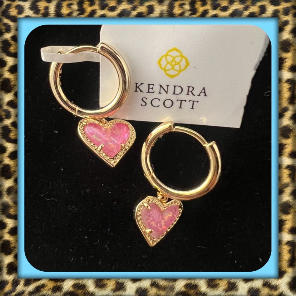 👑✅PRICE FIRM✅ Kendra Scott Gold Small Hoop Earrings with Pink Heart Charms.